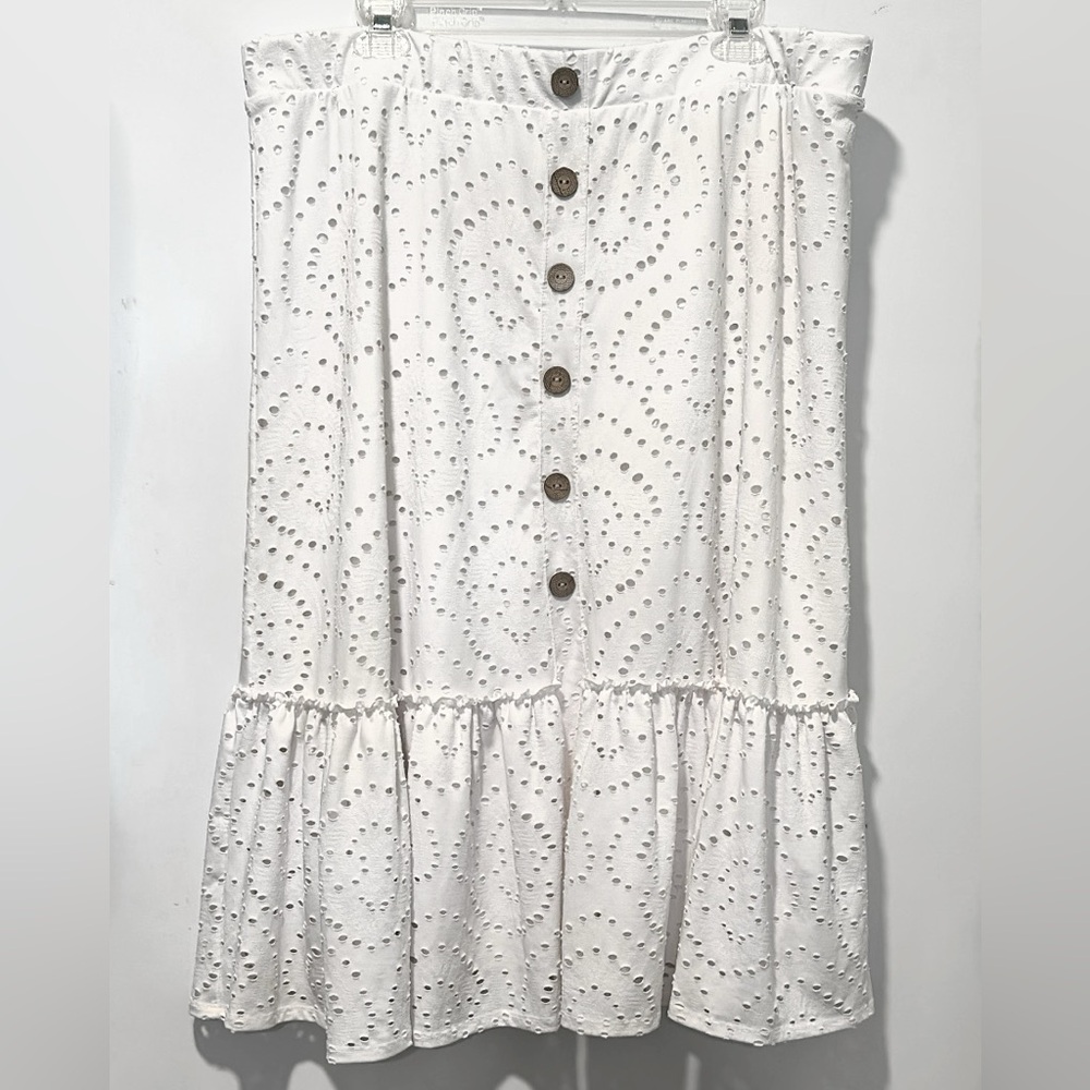 White Eyelet Button-Front Detail Skirt Size: XL